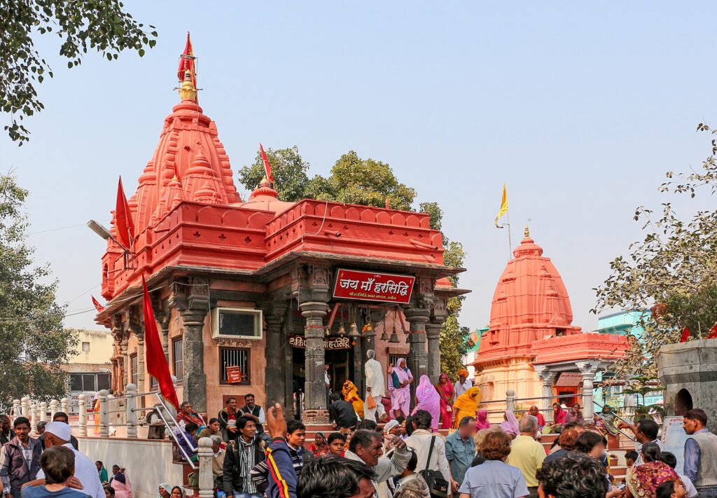 Entrance of Harsiddhi Mata Mandir in Ujjain with devotees